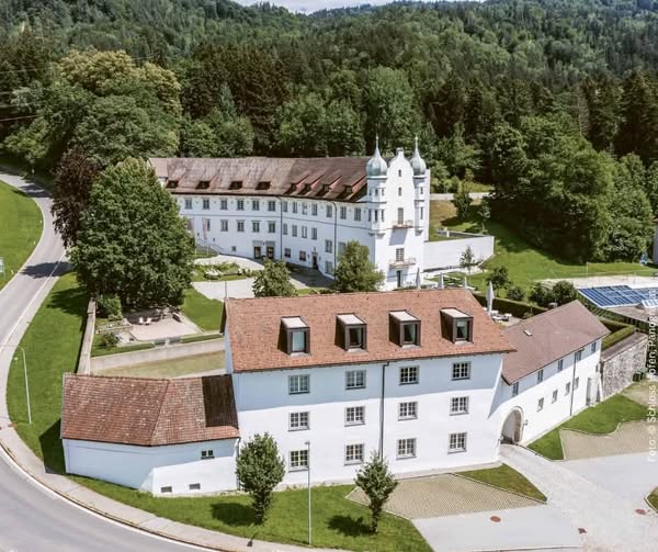 Schloss Hofen: Bodensee Bölgesinin Eğitim Merkezi Geleceği Şekillendiriyor Schloss Hofen: Bodensee Bölgesinin Eğitim Merkezi Geleceği Şekillendiriyor