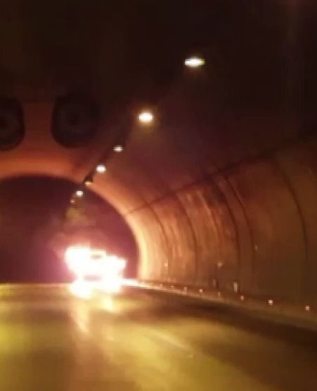 Pfändertunnel’de Araç Yangını: Bregenz’de Trafik Aksadı Pfändertunnel’de Araç Yangını: Bregenz’de Trafik Aksadı