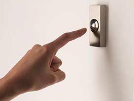 Bregenz'te Gece Yarısı Panik: Sarhoş Şahıs Apartmanda Kapıları Zorladı Bregenz'te Gece Yarısı Panik: Sarhoş Şahıs Apartmanda Kapıları Zorladı