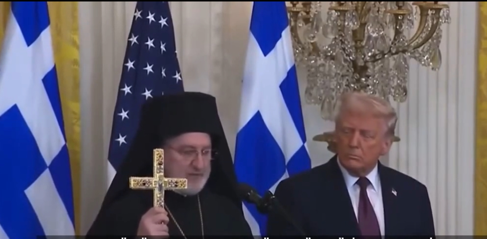 Trump’a “Kutsal Haç” Takdimi: İstanbul’a Göz mü Dikildi?