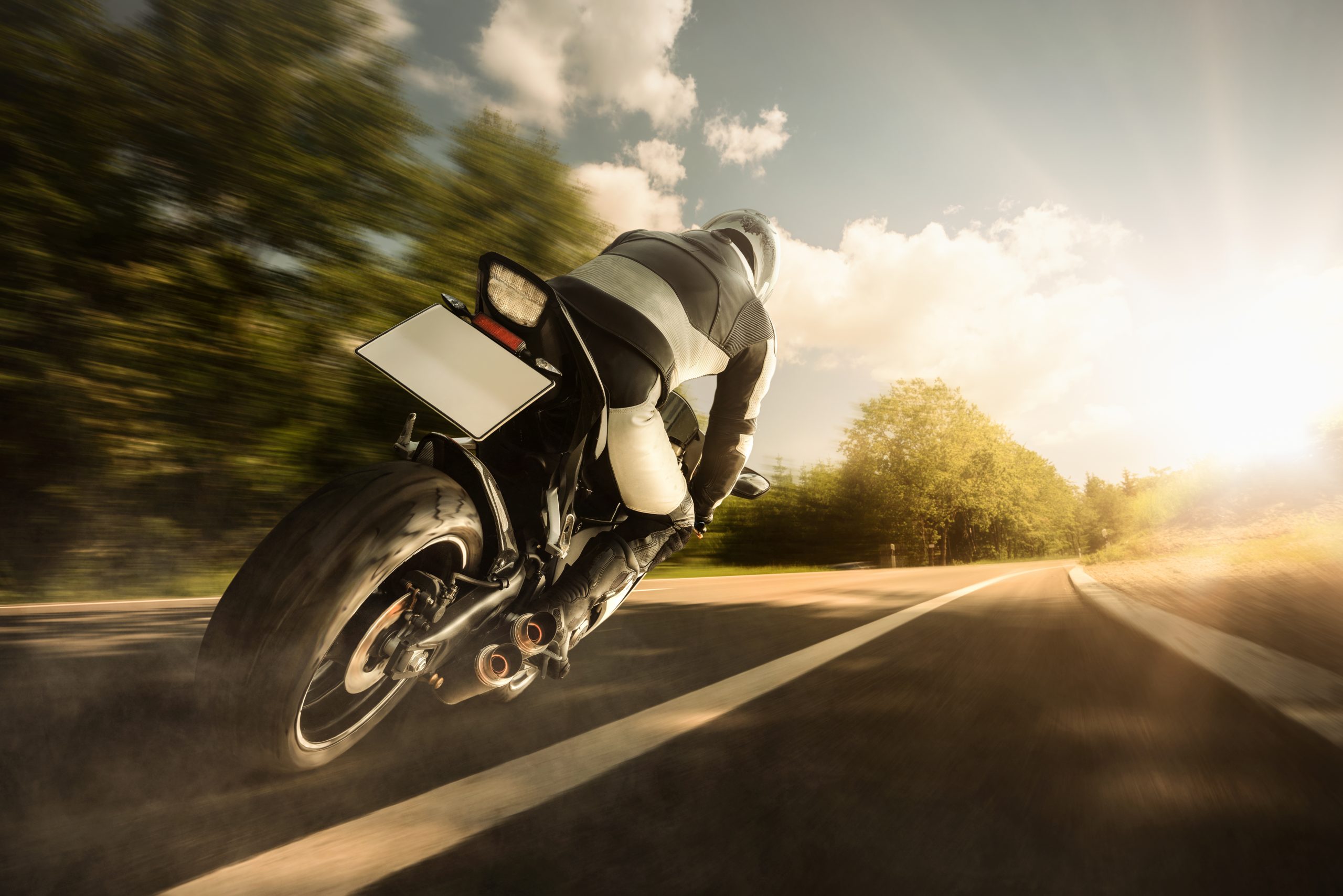 L200 Yolunda Aşırı Hız Yapan Motosiklet Sürücülerinin Ehliyetlerine El Konuldu