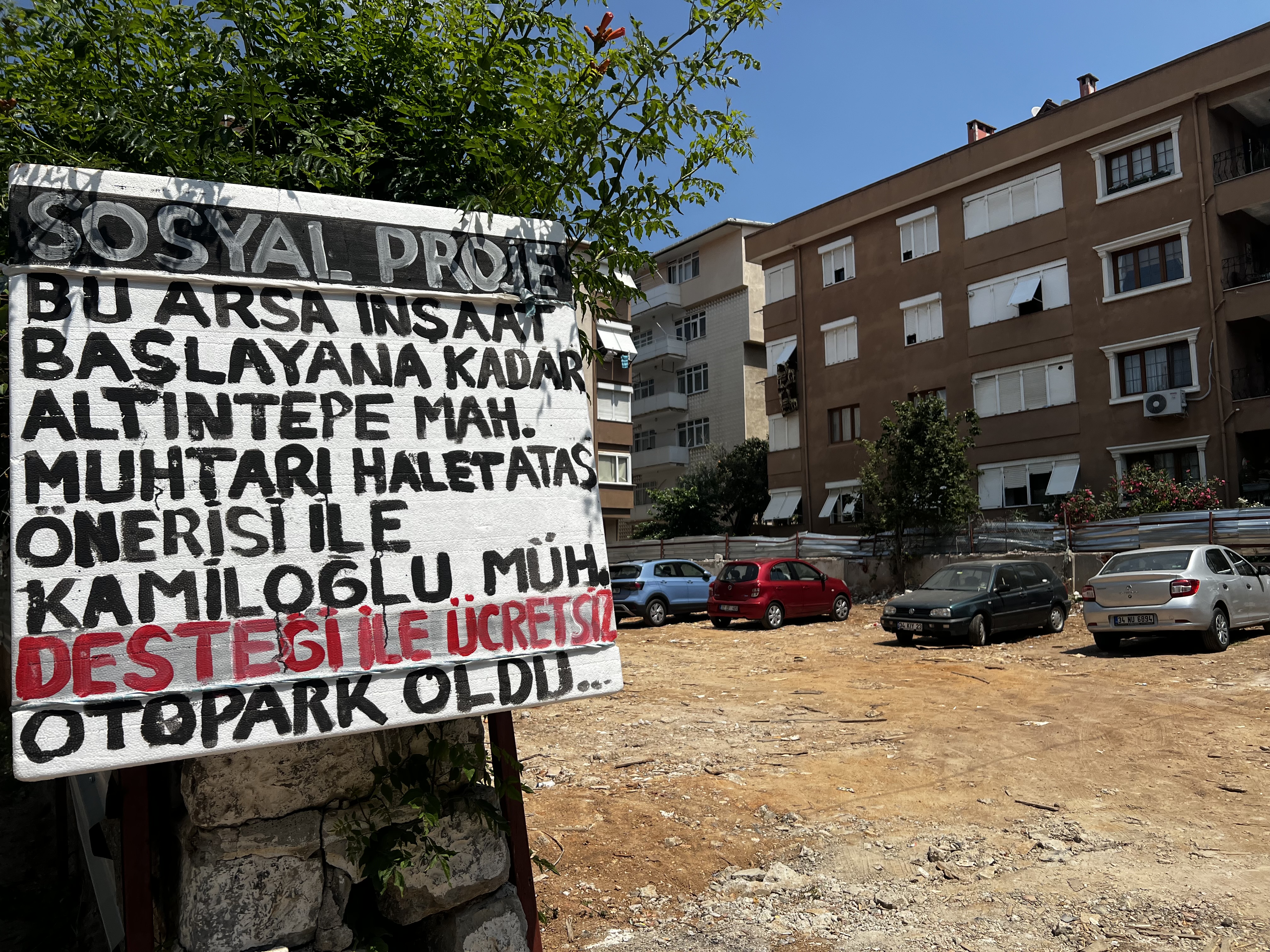 Altıntepe’de Örnek Sosyal Proje: Boş Arsa Ücretsiz Otoparka Dönüştü Altıntepe’de Örnek Sosyal Proje: Boş Arsa Ücretsiz Otoparka Dönüştü