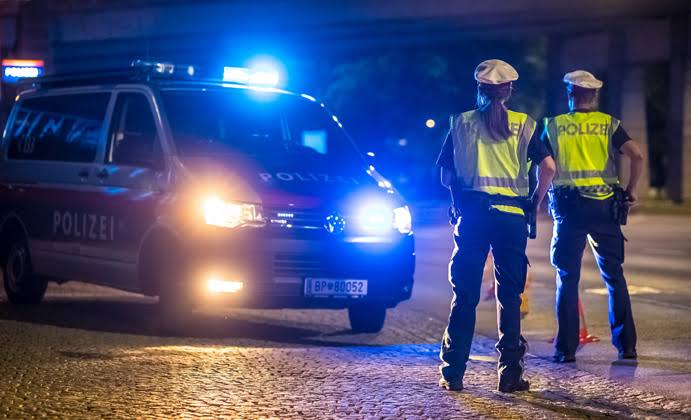 Dornbirn’de Ağır Yağma: Zanlılar Yakalandı ve Gözaltına Alındı Dornbirn’de Ağır Yağma: Zanlılar Yakalandı ve Gözaltına Alındı