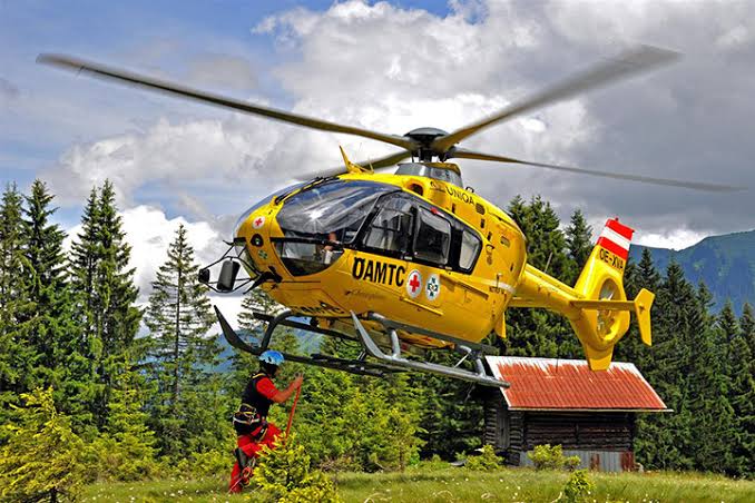Reuthe’de Trafik Kazası: 3 Yaralı, Biri Ağır Helikopterle Hastaneye Sevk Edildi Reuthe’de Trafik Kazası: 3 Yaralı, Biri Ağır Helikopterle Hastaneye Sevk Edildi