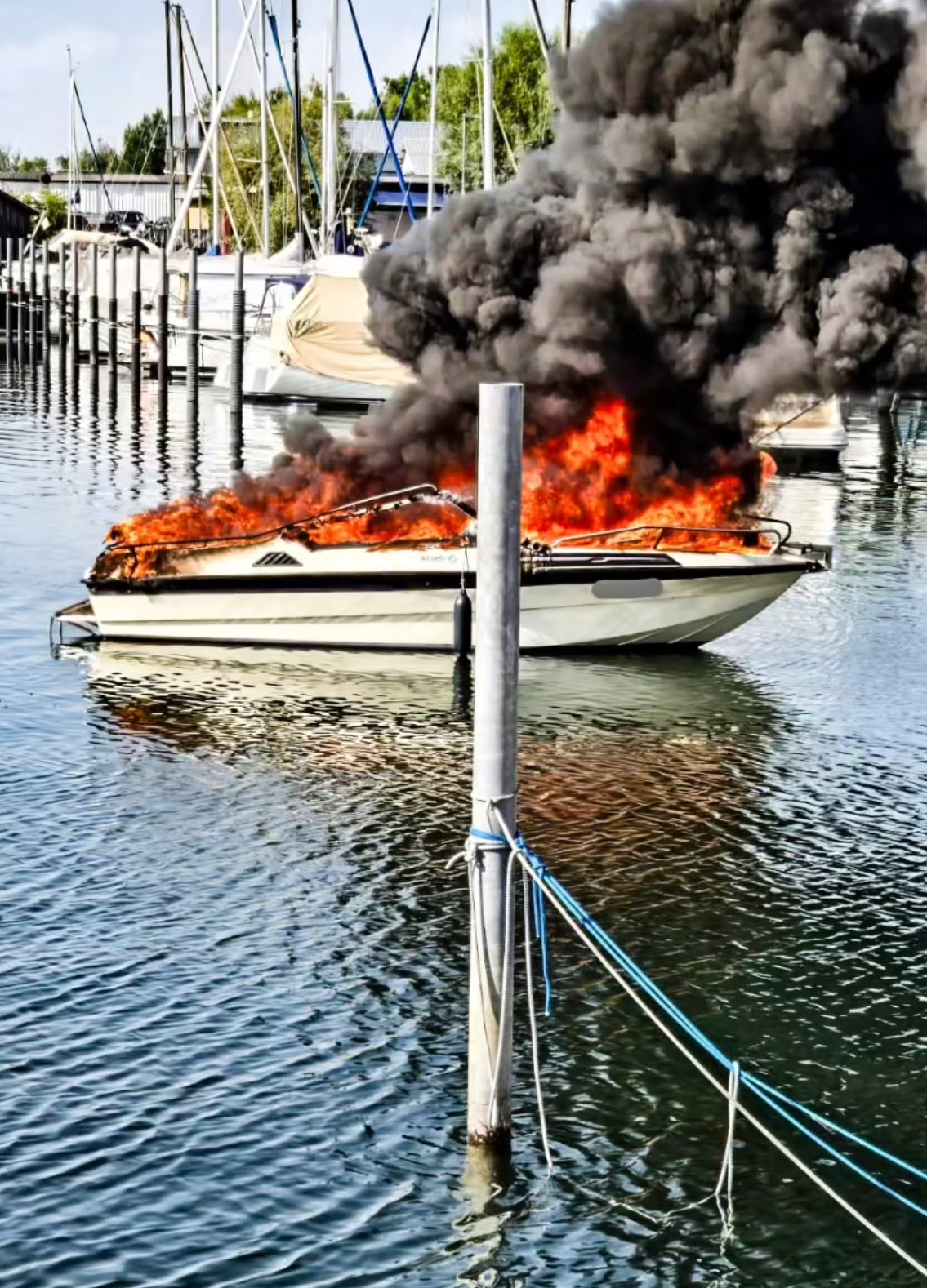 Hard’da Motorbot Alev Aldı Hard’da Motorbot Alev Aldı