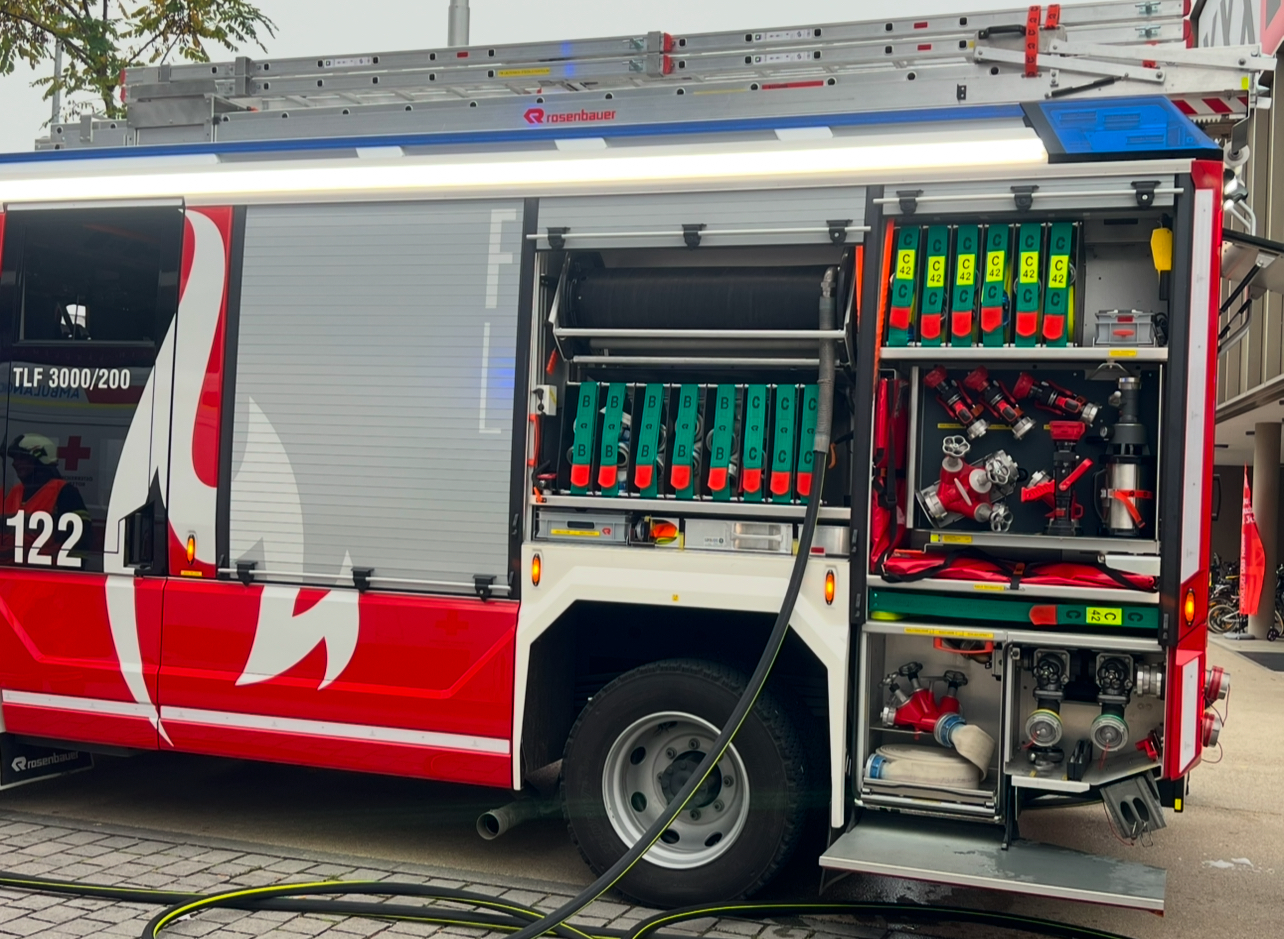 Lochau’da Çok Katlı Konutta Gece Yarısı Yangın: 2 Kişi Hastaneye Kaldırıldı