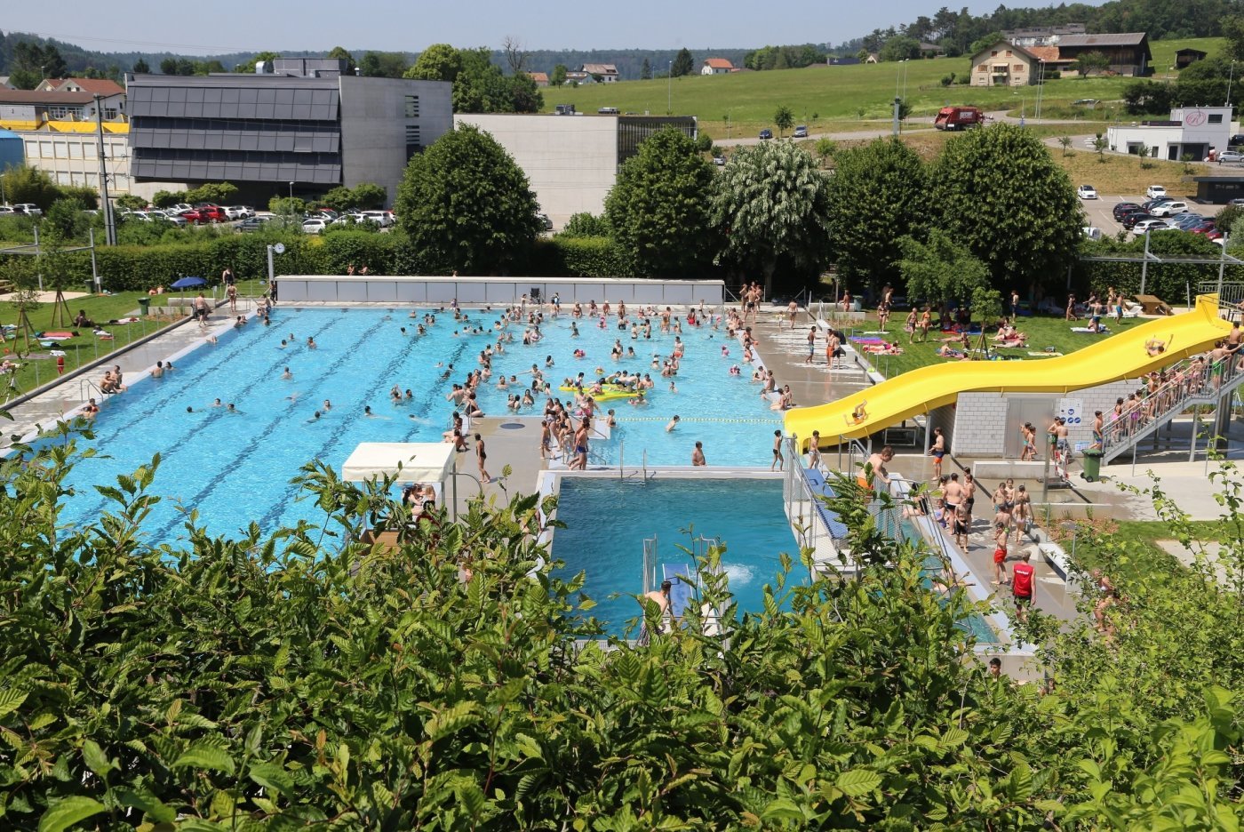 Taciz Vakaları Sonrası Şok Karar: İsviçre’de Açık Hava Havuzuna Yabancılara Giriş Yasağı