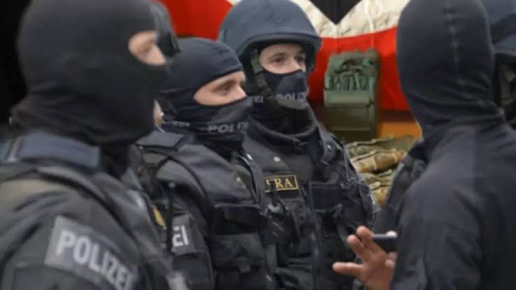 Bregenz’de gasp girişimi: Şüpheliler kısa sürede yakalandı Bregenz’de gasp girişimi: Şüpheliler kısa sürede yakalandı