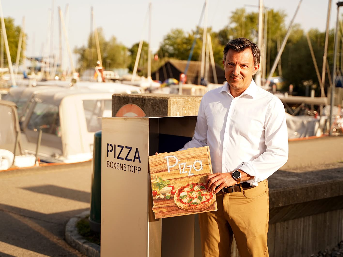 Hard Belediyesi’nden “Pizza Boxenstopp” Projesi: Göl Kenarında Temizlik İçin Özel Pizzakarton Toplama Noktaları