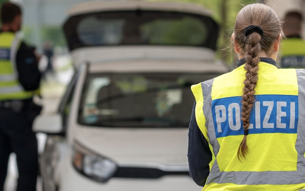 AB SINIRINDA KRİTİK UYARI ÇOCUKLA SEYAHAT EDEN AİLELER DİKKAT AB SINIRINDA KRİTİK UYARI ÇOCUKLA SEYAHAT EDEN AİLELER DİKKAT