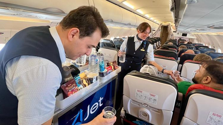 AJet, dış hat uçuşlarında ücretsiz su ikramına başlıyor AJet, dış hat uçuşlarında ücretsiz su ikramına başlıyor
