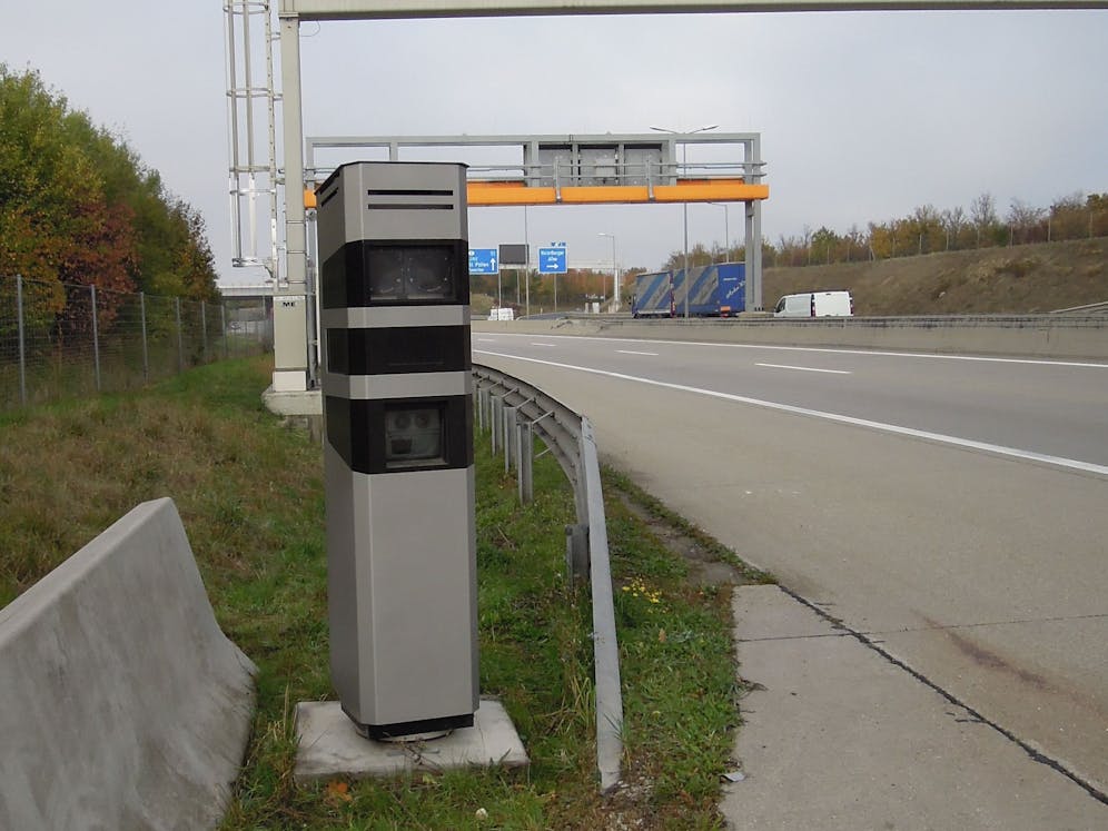 Avusturya’da A21 Otoyolunda Hatalı Hız Sınırı: Binlerce Radar Cezası Geçersiz Olabilir