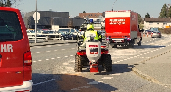 Fussach–Lustenau Yolunda Tehlikeli Anlar: Yola Saçılan Yağ Trafiği Aksattı