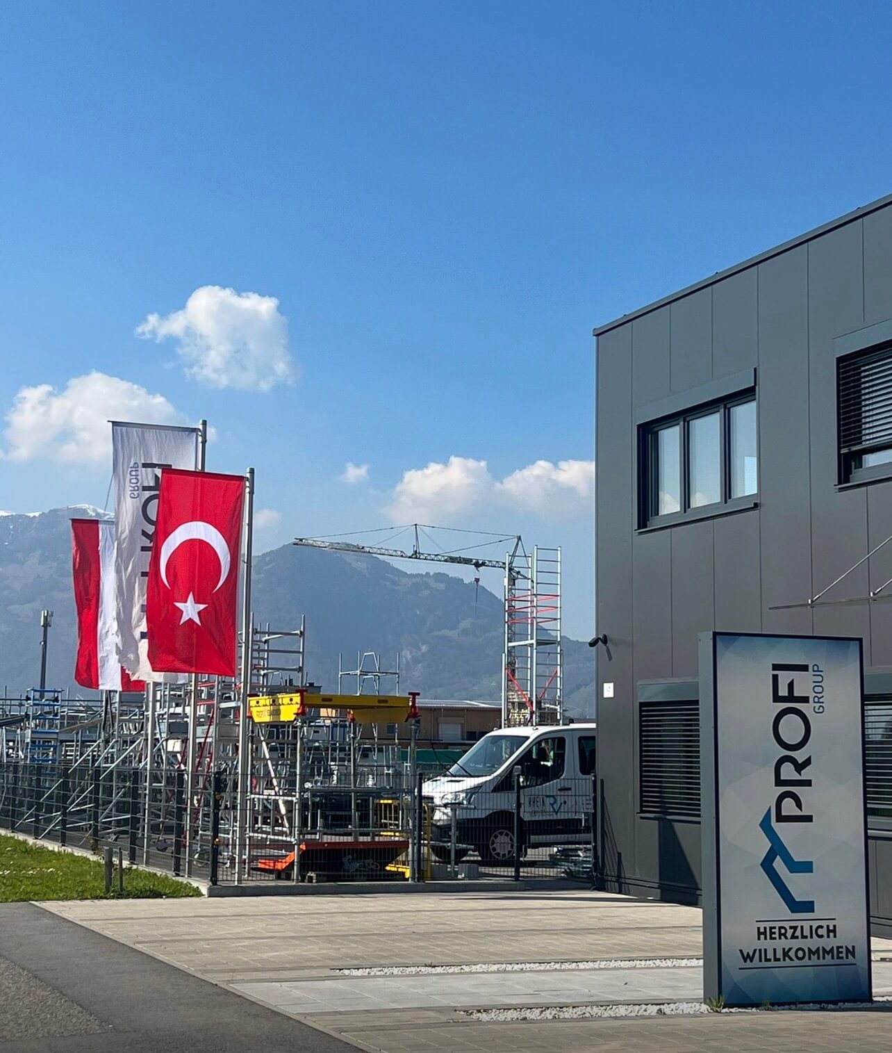 PROFI Holding’den Bayram Coşkusuna Anlamlı Dokunuş: Türk Bayrağı Göklere Çekildi