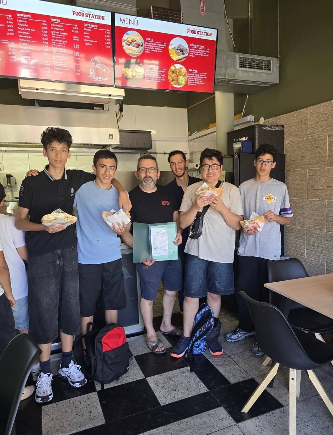 Karne Hediyesi Yoğun İlgi Gördü: Çok Sayıda Öğrenci Döner İkramından Faydalandı